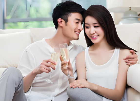 没有结婚证有孩子女方出轨了男方可以告她吗