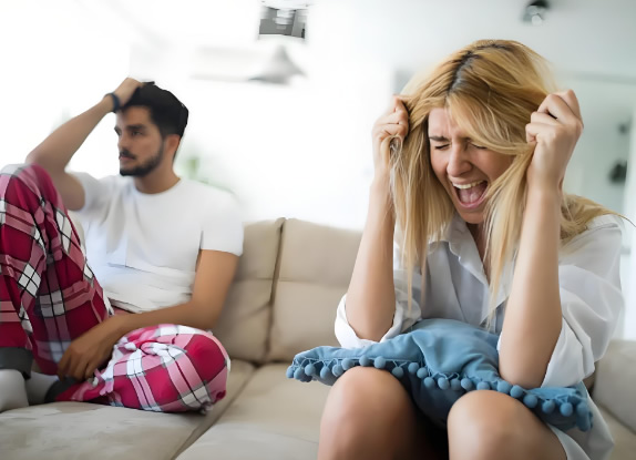 前妻和我离婚后她就整睦自暴自弃我该不该管