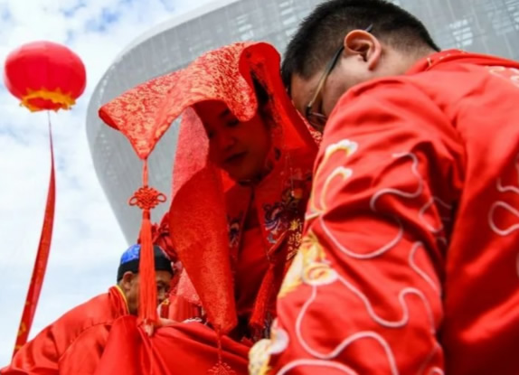 明白婚姻不是终点，而是需要持续经营的旅程